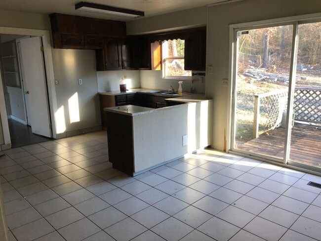 Photo - 908 Redstone Ln