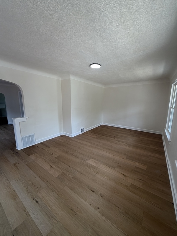Photo - 9805 Nelson Ave