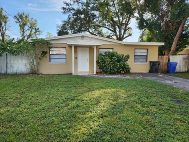 Building Photo - Charming 3-Bedroom Home in Tampa with Priv...