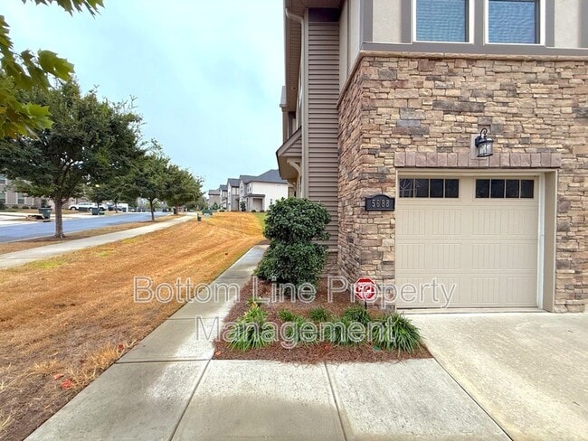 Photo - 5688 Garrow Glen Rd