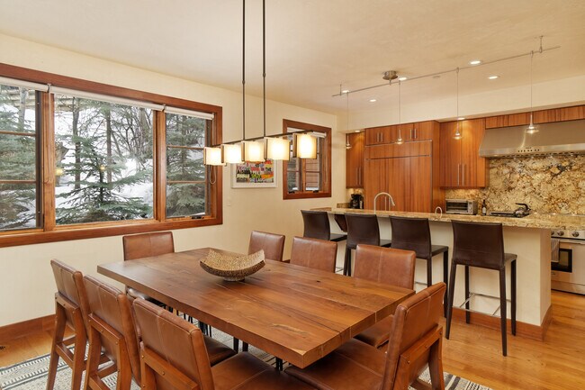 Photo - 712 S Galena St