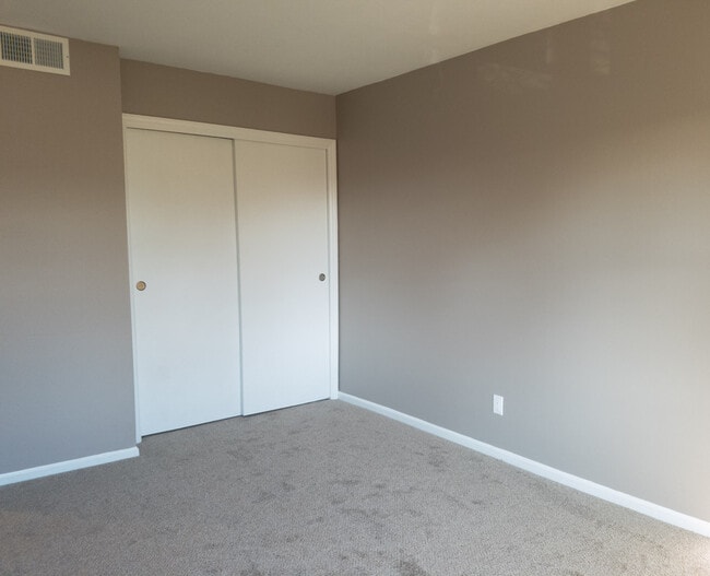 Photo - 1008 Manor Ln