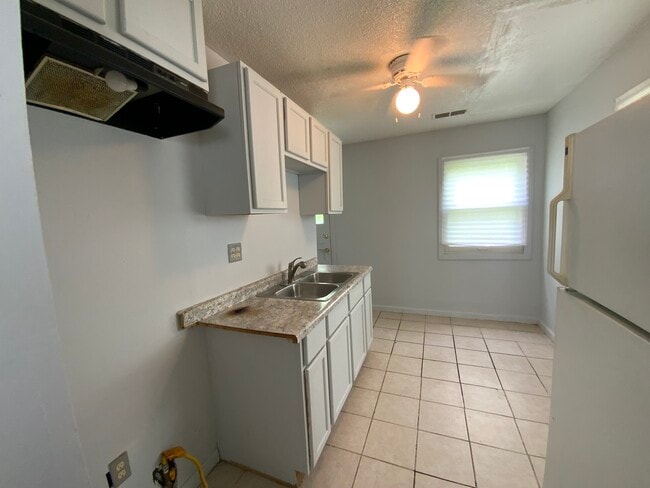 Photo - 847 E Seminary St