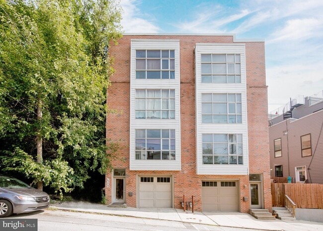 Photo - 4513 Silverwood St