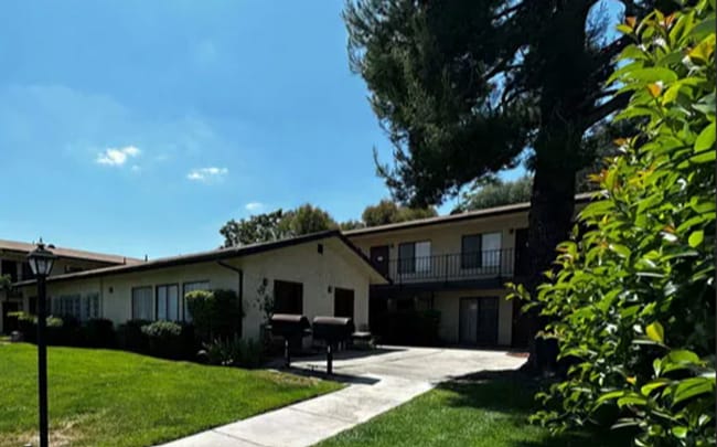 Building Photo - Beautiful 2 Bedroom 2 Bathroom For Rent (55+) Unit 27