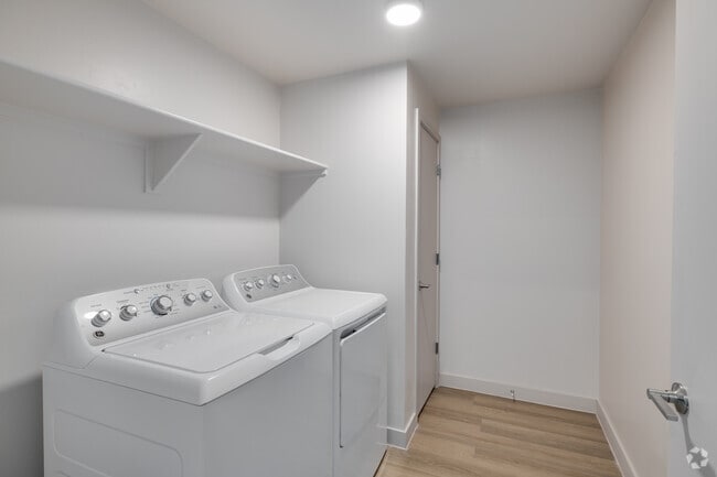 2 habitaciones, 2 baños - 921 pies cuadrados - Lavadero