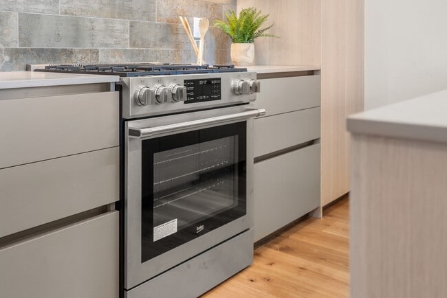 Photo - 181 Condor St Unit 6