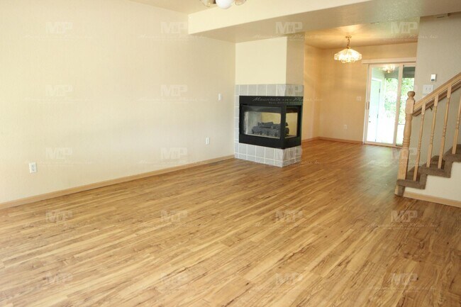 Photo - 2036 Glenmoor Dr