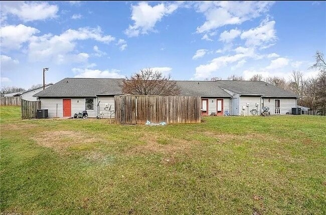 Photo - 1620 Windsong Ct