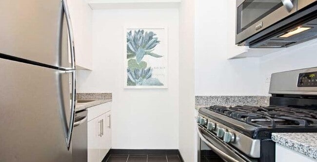 Photo - 505 W 37th St Unit 6E