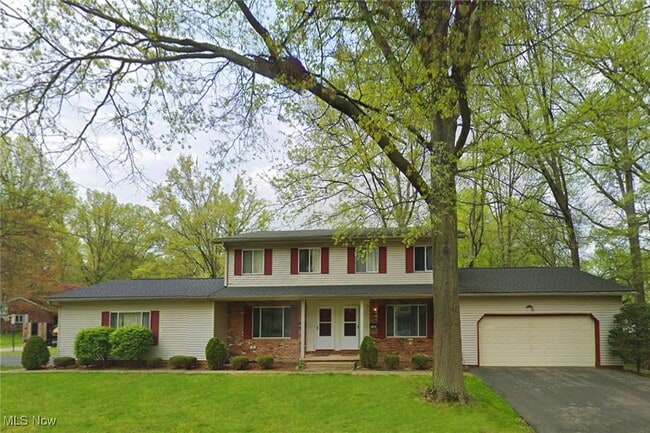 Building Photo - 2407 Hillcrest Dr Rental