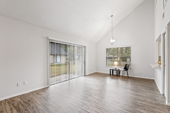 Photo - 2550 W Bird St