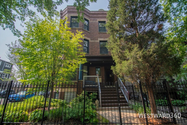 Building Photo - 2901 W Dickens-3 Unit 3 Rental