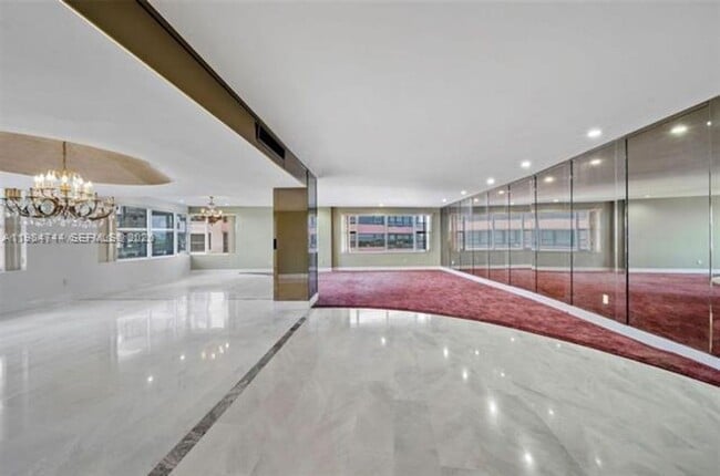 Photo - 5255 Collins Ave Unidad 5255 Collins Ave # 5J