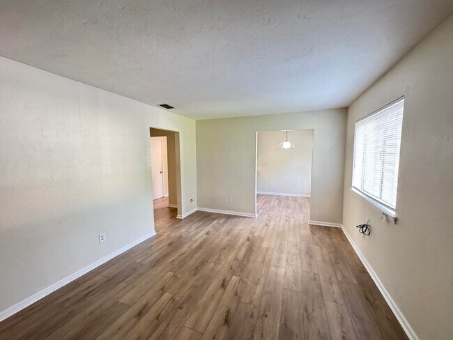 Photo - 1401 Lazy Brook Unidad D
