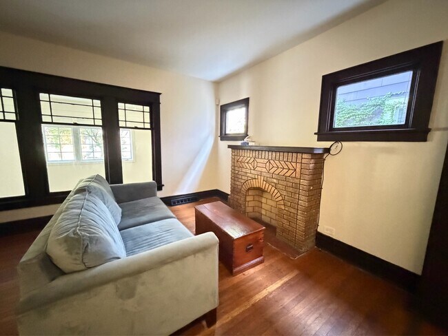Photo - 99 Custer St