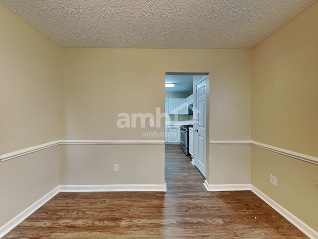 Photo - 200 Crossview Dr