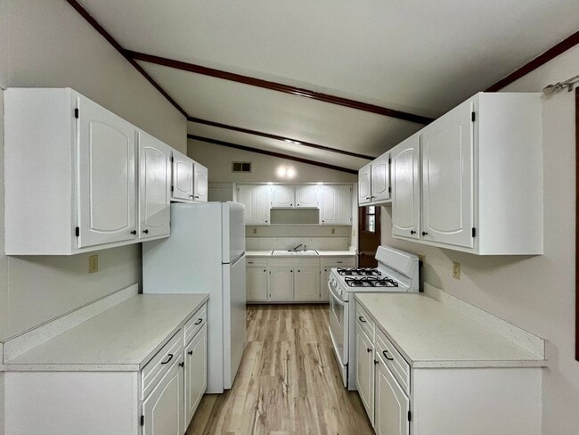 Building Photo - 3 Bed 1 Bath in Rhinelander on the water! Rental