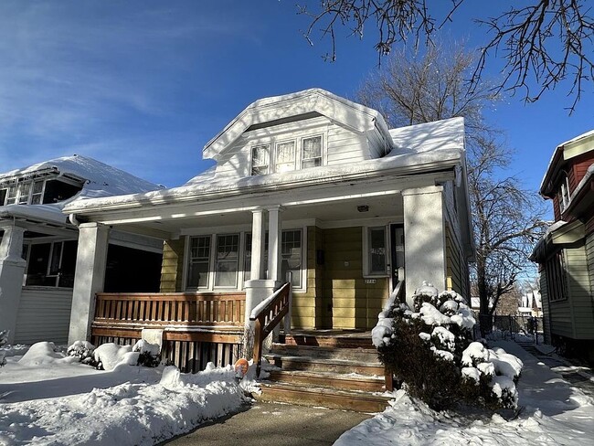 Building Photo - 2714 W Concordia Ave Rental