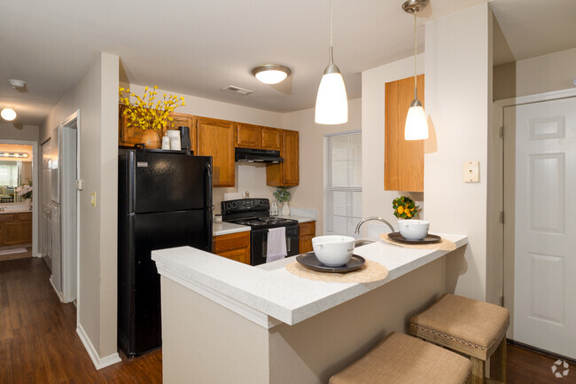 Aspen - 1052 sqft Kitchen - Hunters Ridge STL Apartments