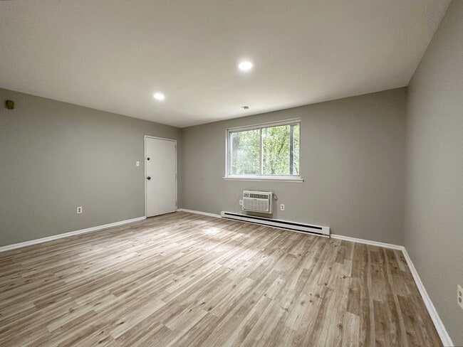 Photo - Woodland Manor Apartments