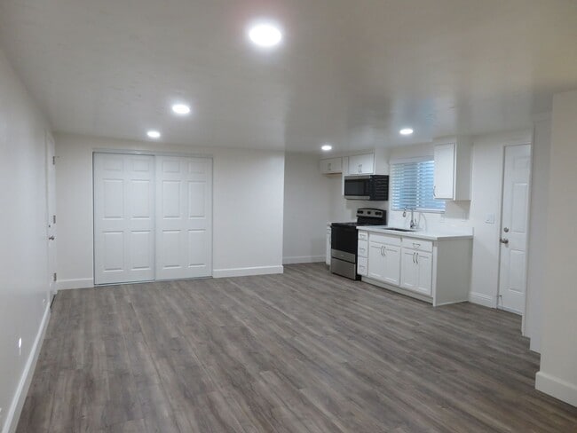 Building Photo - 9031 Lorraine Rd Rental