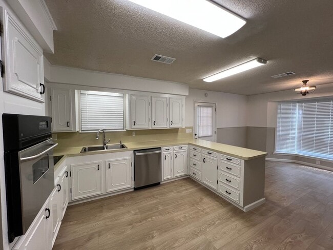 Photo - 9240-9250 Lockhart Rd