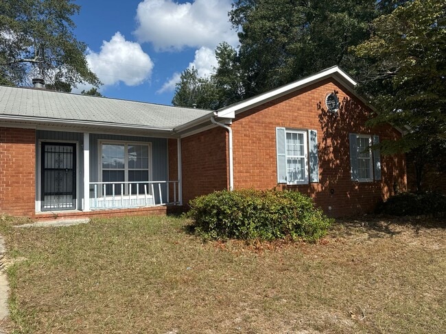 Building Photo - Four Bedroom, Two Bath Home, Just Off Tobacco Rd!