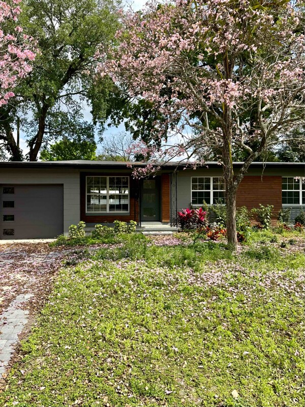 Photo - 1221 S Crystal Lake Dr House