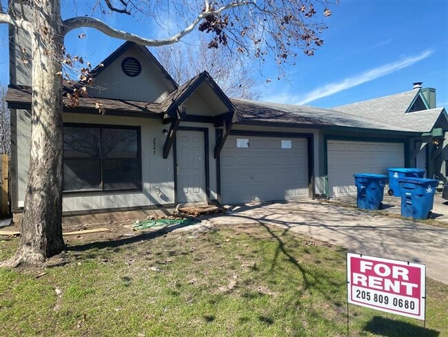 Building Photo - Cute 2/1 duplex with a garage Rental