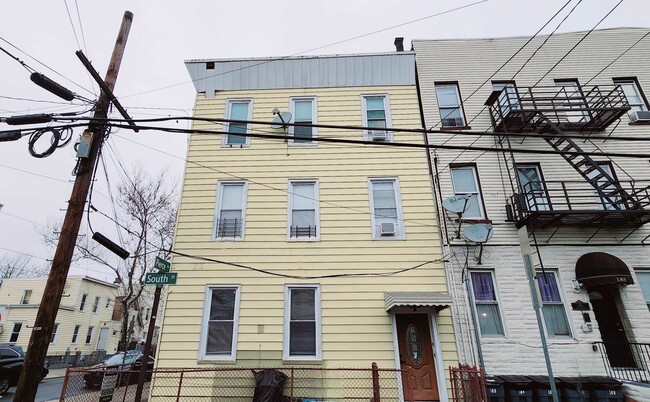 Building Photo - 190 South St Unit 1