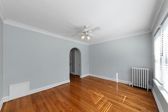 Photo - 2344 W School St