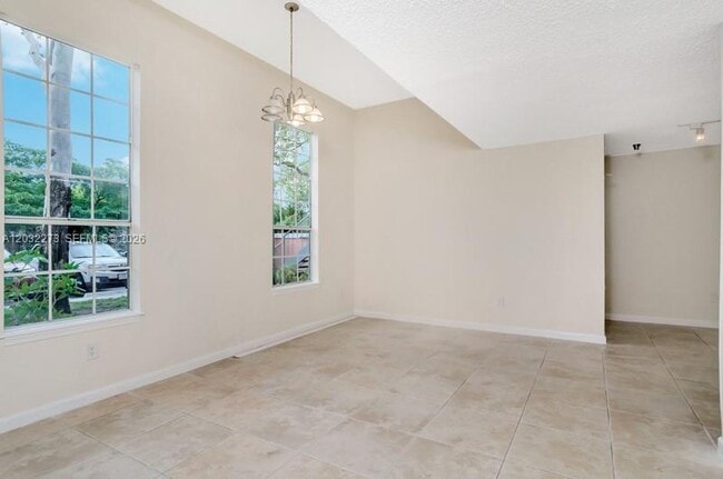 Photo - 1011 Crystal Way Unidad C