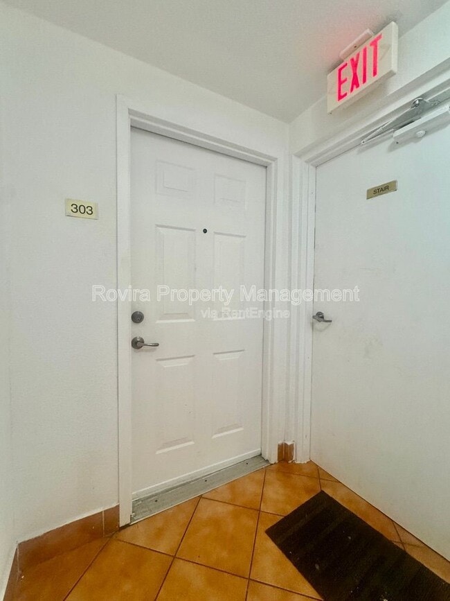 Building Photo - 498 SW 6th St Unit APT 303