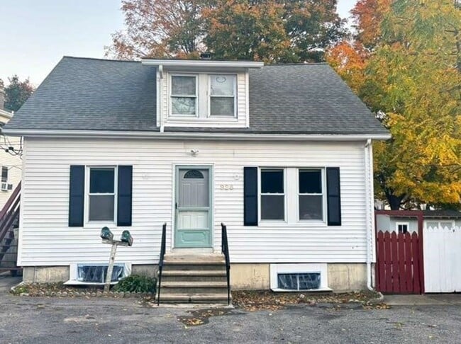 Building Photo - 926 Waverly St Unit 1