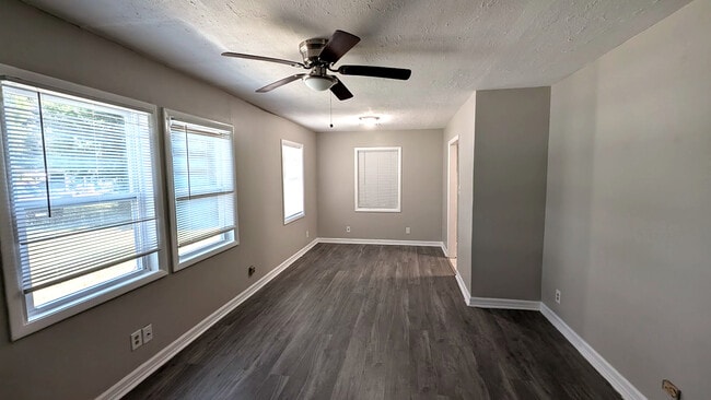 Photo - 203 Johns Rd