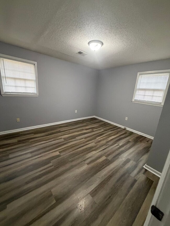 Photo - 3 Bedroom available