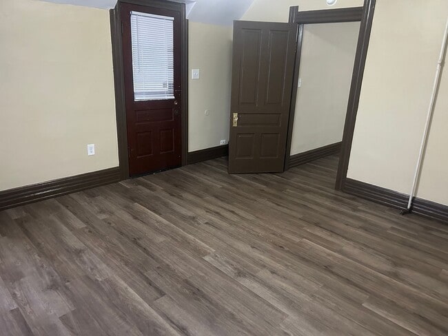 Photo - 946 Butler St Unit Upper