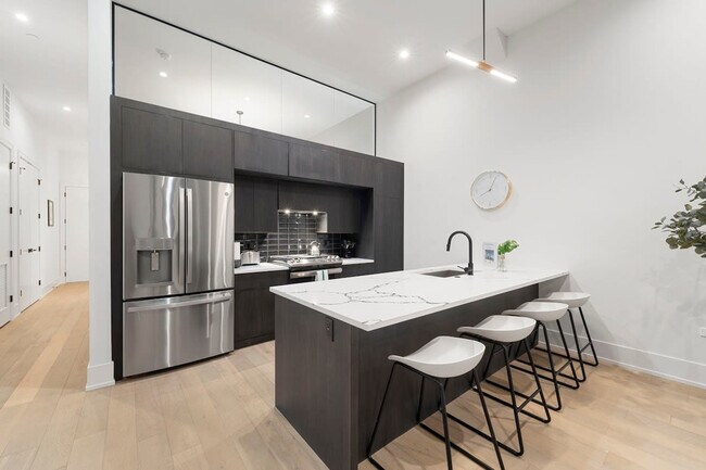 Photo - 318 W Grand Ave Unidad ID1244921P