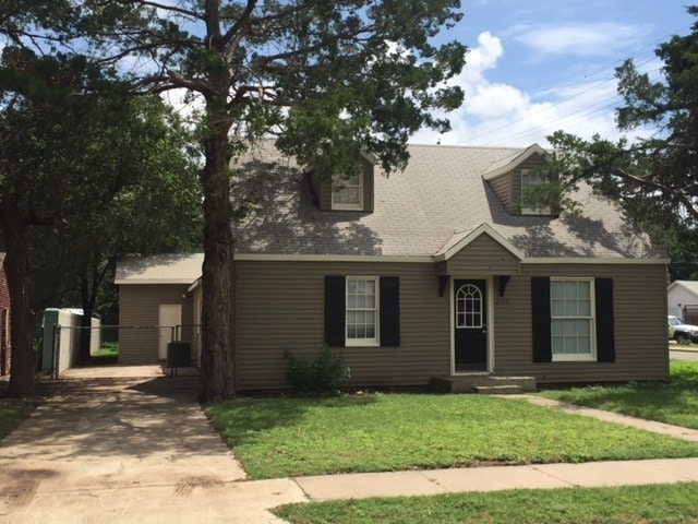 Photo - Awesome 4 or 5 bedroom/ 2 bathroom /4 car garage