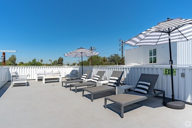 Photo - Modern Studio - Available NOW Unidad 213