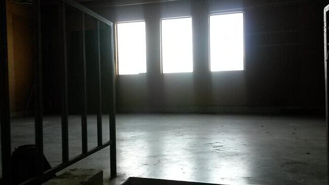 Photo - Big 6 Bedroom Single Family Home!!!