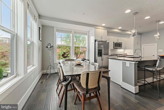 Photo - 783 Morton St NW