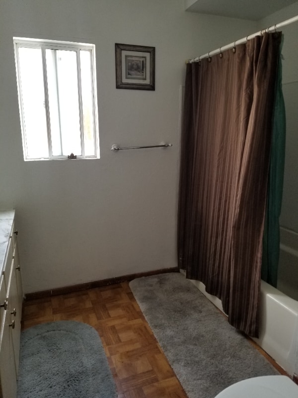 Photo - 206 W Cedar Ave