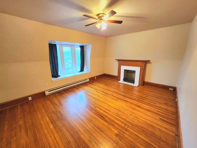 Photo - 562 Edward Ave Unit 5