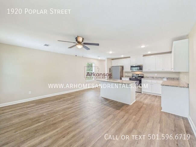 Photo - 1920 N Poplar St