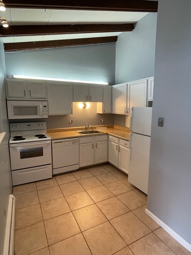 Building Photo - 343 Oakland St Rental