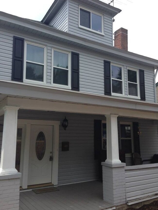 Building Photo - Huge Luxury South Side Home w/ Stainless K...