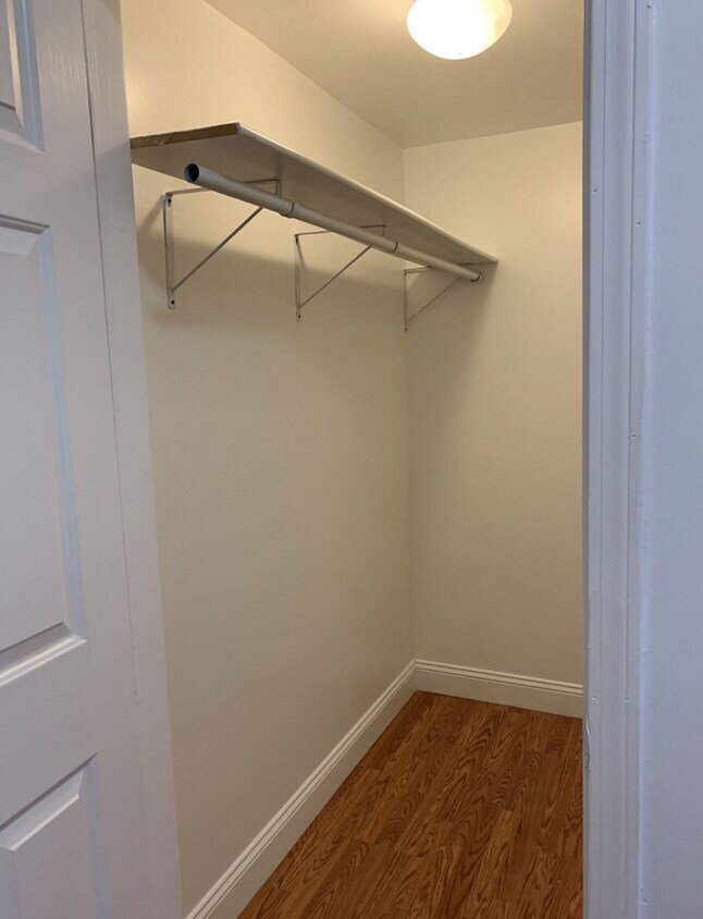 Images are representative samples of the advertised unit. Actual units shown during tours may differ