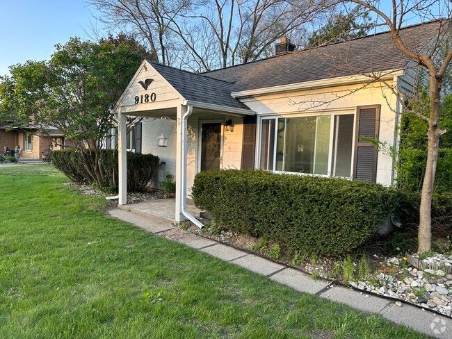 Building Photo - 9180 N Lilley Rd Unit Apt B